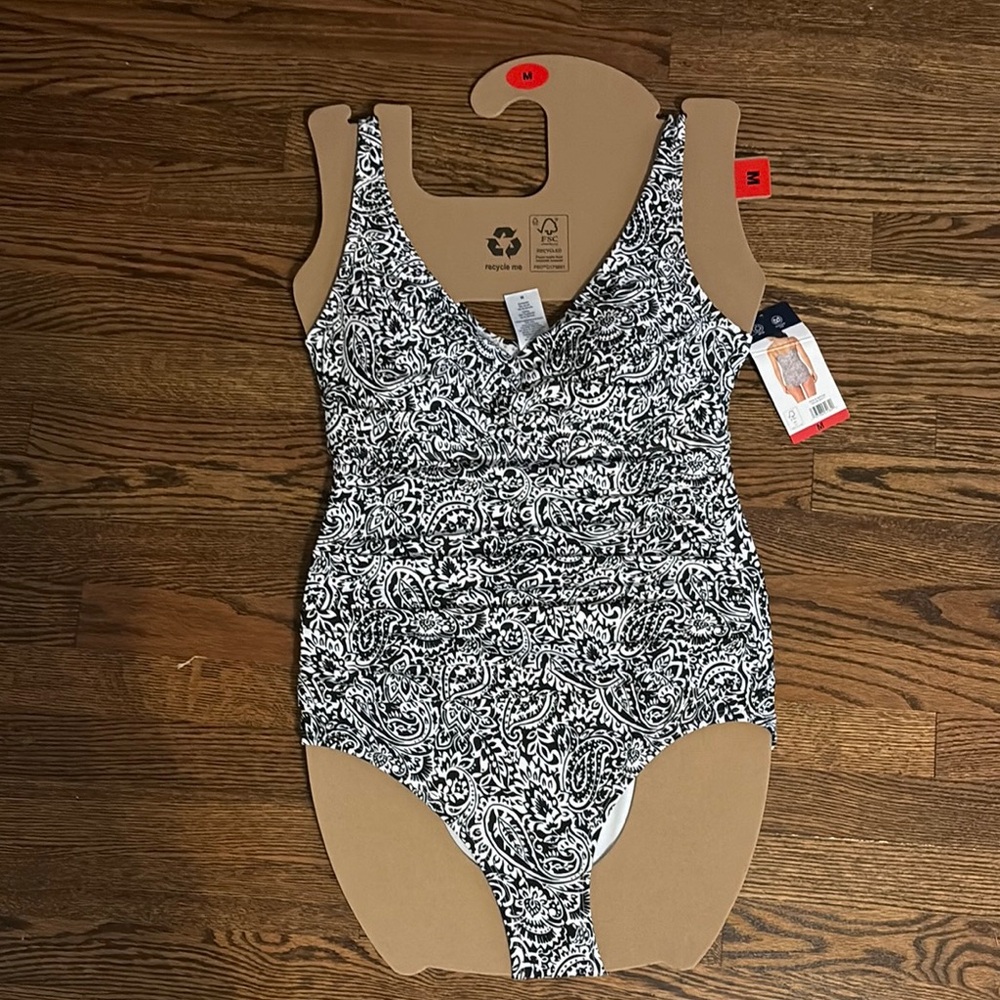 Adult Medium Black and White Paisley land's end Swimsuit - Picture 10 of 10